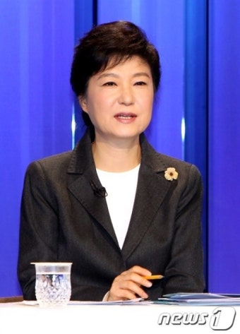 방송토론 준비하는 박근혜 후보