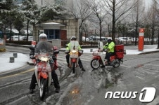 [단신]대전 둔산우체국 집배원들, 대설주의보 속 배달