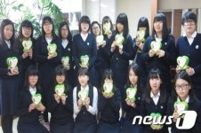 [단신]인천 인일여고, `사랑의 저금통` 한국백혈병소아암협회 전달