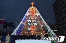 양산시, 종합운동장 앞·덕계삼거리에 성탄트리 점등