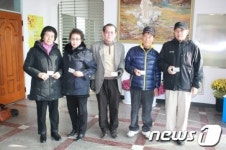 일흔넘은 어르신 5명 단체로 자동차 운전면허증 취득 화제