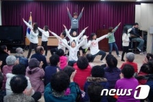 [단신] 단양 매포초등학교 사랑 나눔 재롱잔치