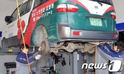 현대차 노사, 울산 복지단체 기증차량 무상 정비