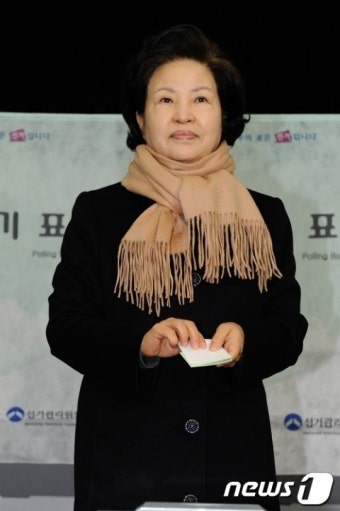 투표하는 권양숙 여사