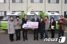 [단신]전남사회복지공동모금회, 푸드뱅크 식품운반차량 전달식
