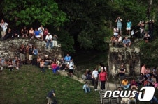 12·21 지구종말의 날…전세계 혼란과 환희 교차
