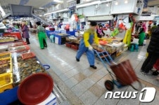깔끔해진 부산 자갈치시장