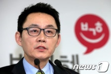 인수위원 임명 관련 브리핑하는 윤창중 수석대변인