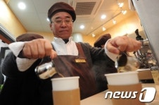 어르신 바리스타 커피 맛 보세요