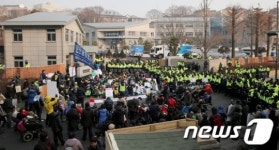 점거 된 인수위 앞 도로