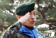 근신 후 첫일정 나선 비
