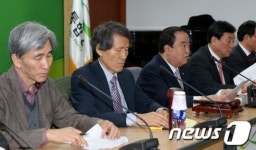 모두발언하는 문희상 비대위원장