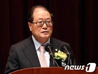 축사하는 신영무 대한변호사협회 회장