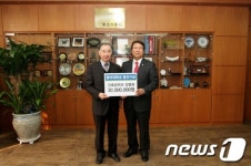강병희 동아대 교수 모교에 발전기금 3천만원 기탁