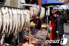 전통시장에 설맞이 할인행사 열려