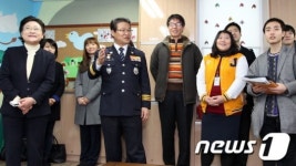 상계종합사회복지관 방문한 김용판 청장
