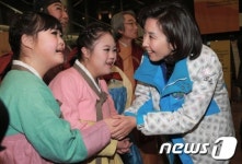 창작오페라 봄봄 출연진 만난 나경원 조직위원장