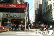 카페뉴욕CAFENEWYORK | 카페베네 '뉴욕 타임스퀘어점' 100만 방문객돌파