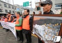 기자회견 갖는 태안유류피해민들