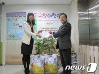 [단신]인천 동구청어린이집, 구에 사랑의 쌀 기탁