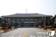 80억 횡령 여수 공무원 징역 11년 선고(종합)
