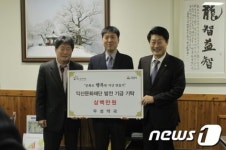 [단신]익산 우성약국 강태욱 대표, 익산문화재단에 성금
