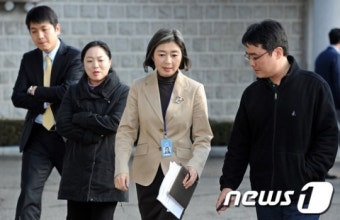 춘추관 나서는 김행 대변인