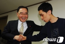 임마누엘집 찾은 정홍원 총리