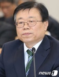 질의 듣는 이동필 후보자