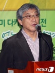 인사말하는 모리즈미 다카시 일본 탈핵 다큐사진작가