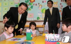 문희상 비대위원장, 부천 어린이집 방문
