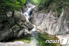 명승 지정된 용연계곡 양지폭포