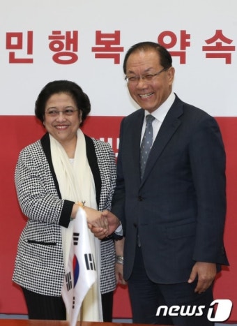 밝게 웃는 황우여 대표와 메가와티 전 대통령