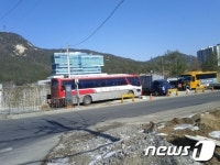 비가림막·의자조차 없는 불편한 경기지방경찰청 제2청 버스정류장