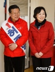 노인정 방문한 허준영 후보 부부