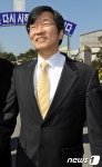 밝은 표정으로 여주교도소 나서는 곽 전 교육감