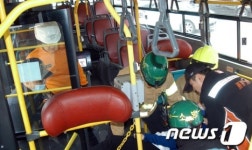 잠실서 버스 승용차간 충돌사고
