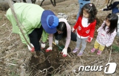 한국임업진흥원 5일 마포구 하늘공원서 식목 행사