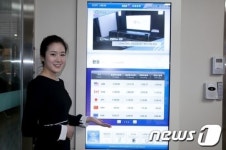 최첨단 미디어 월을 통해 보는 금융상품 정보