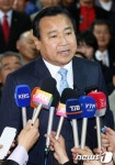 당선소감 밝히는 이완구 후보