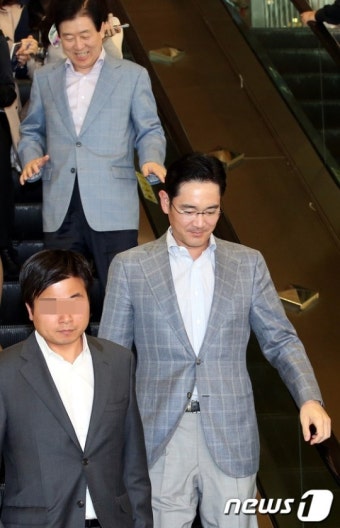 이건희 회장 배웅한 이재용 부회장