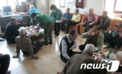 [단신]태평2동 새마을부녀회, 느티나무 경로당 오찬 봉사