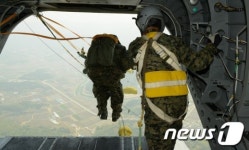 공군 최초로 공수 훈련 받은 열혈 신부님