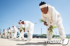 전통 모내기 재연한 포천 메나리