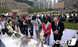 5·18 분향소 찾은 시민들