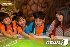 도서지역 어린이들의 생애 첫 놀이공원 나들이