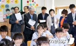 유석초 방문한 문용린 교육감
