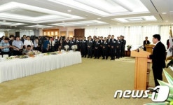 철의 날 행사 축사하는 윤상직 장관