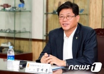 수출관련 애로사항 논의하는 김재홍 차관