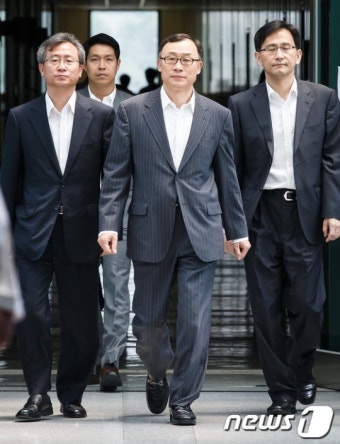 검찰, '원세훈-김용판 등 5명 불구속 기소'